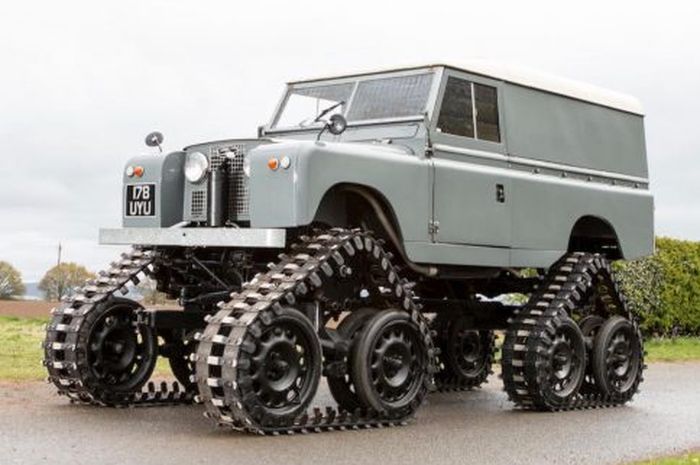 Land Rover pakai roda ala tank
