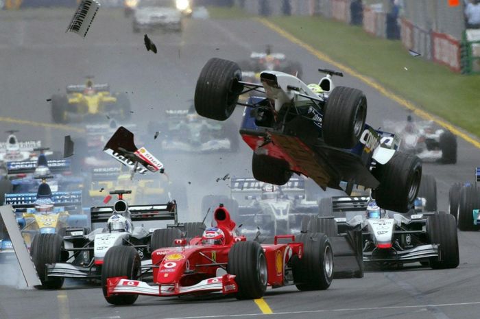 Kecelakaan usai start F1 Australia 2002