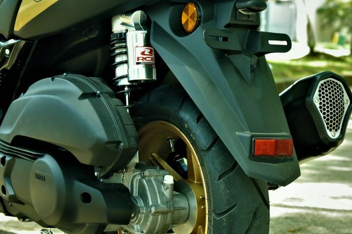 All New Yamaha NMAX bantingan sok belakang makin empuk saat dijejali sok Racing Boy tipe SB2