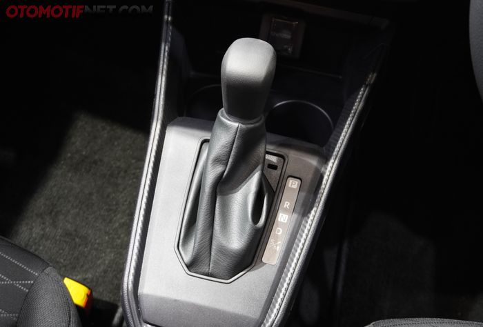 Tuas Transmisi D-CVT Toyota Agya Baru dengan Mode Manual
