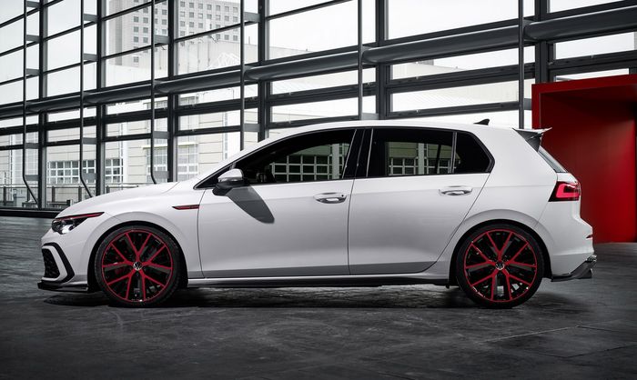 VW Golf GTI ditopang pelek model Y-Spoke berfinishing dual-tone