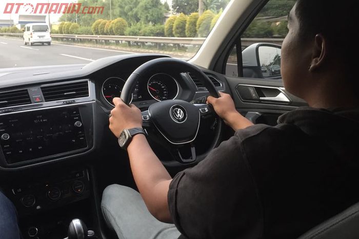 Posisi mengemudi VW Tiguan ergonomis