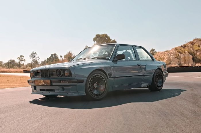 Modifikasi BMW Seri-3 E30 hasil garapan Ace Customs, Afrika Selatan