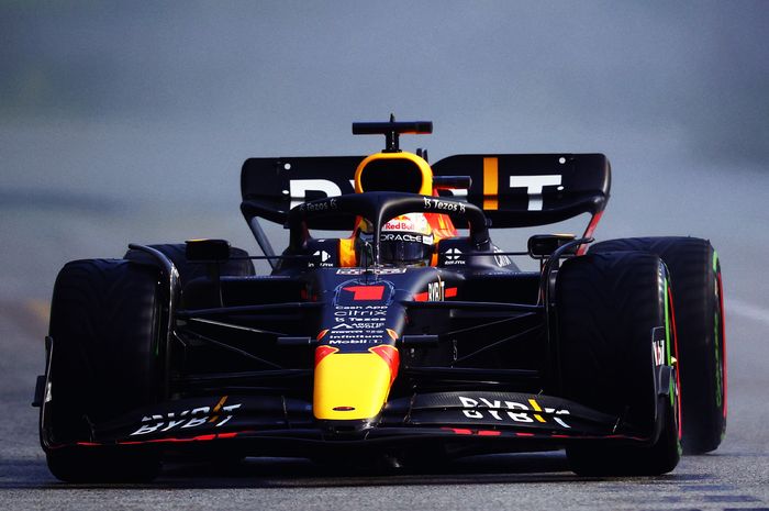Max Verstappen saat kualifikasi F1 Singapura 2022