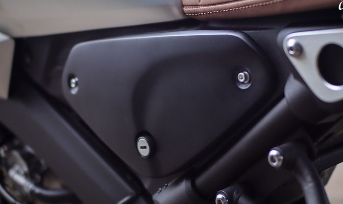 Cover bodi samping dibuat ulang dengan bentuk yang lebih sederhana