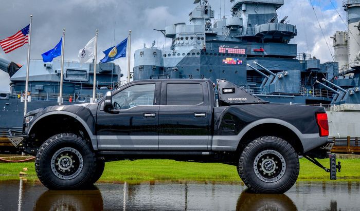 Sektor kaki-kaki pikap Ford F-250 dibikin jangkuk dan kekar