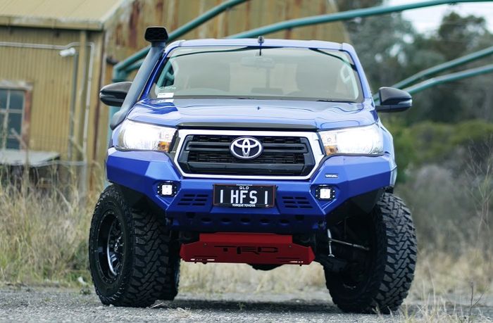 Modifikasi Toyota Hilux ALTO dibekali snorkel dan bumper bull-bar kokoh