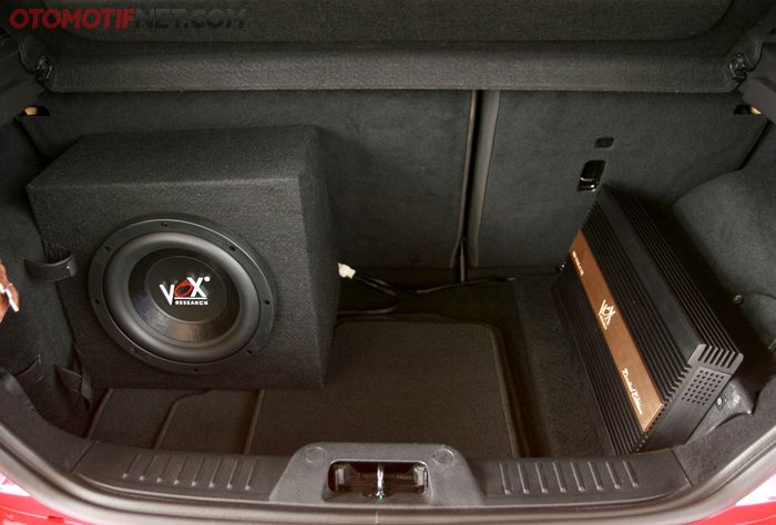 Kabin belakang Ford Fiesta jadi tempat untuk piranti audio beraliran sound quality  