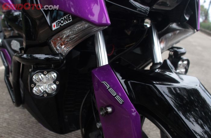 Yamaha XMAX pasang lampu tembak tambahan