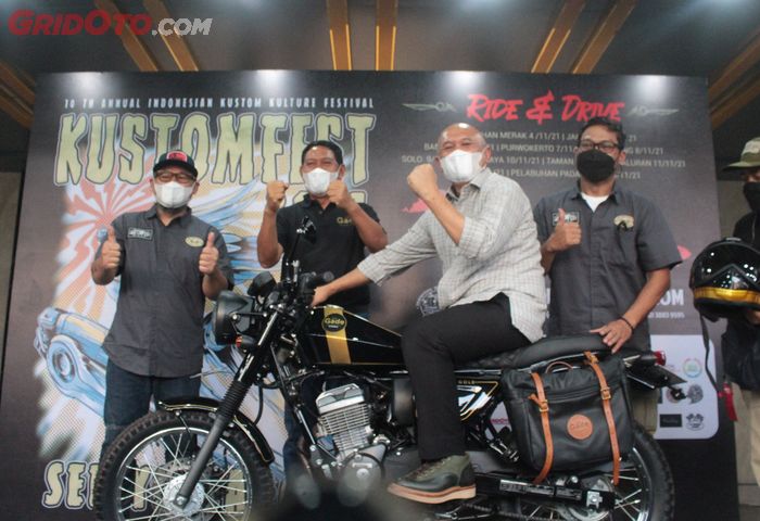 Menteri Koperasi dan Usaha Kecil Menengah Indonesia, Teten Masduki hadiri peluncurkan The Gade ST150