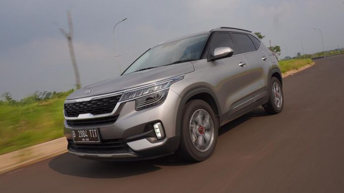 Karakter handling Kia Seltos EX+ terasa solid dan cenderung kaku
