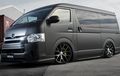 Toyota Hiace Lama Tampil Gaya, Berbodi Hitam Dof Pasang Pelek 20 Inci