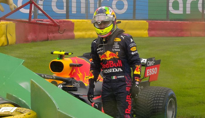 Sergio Perez crash menjelang start balap F1 Belgia 2021