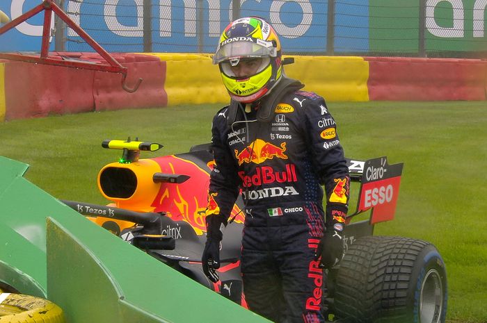Sergio Perez crash menjelang start balap F1 Belgia 2021