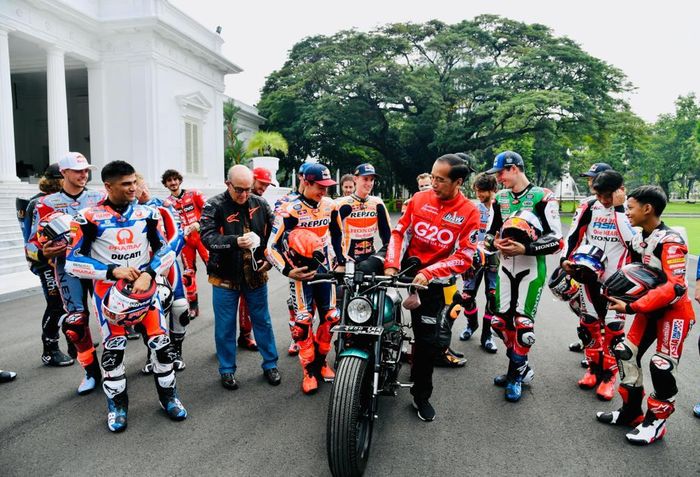Iring-iringan pembalap MotoGP start dari Istana Merdeka