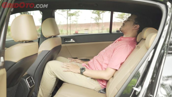 Sandaran belakang bisa direbahkan