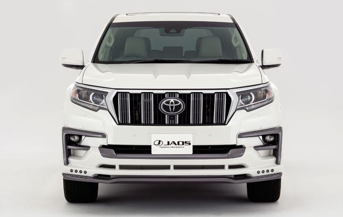 Tampilan depan modifikasi Toyota Land Cruiser Prado garapan Jaos, Jepang