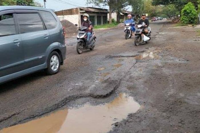 Jalan rusak di wilayah Sukorejo Sragen Jawa Tengah