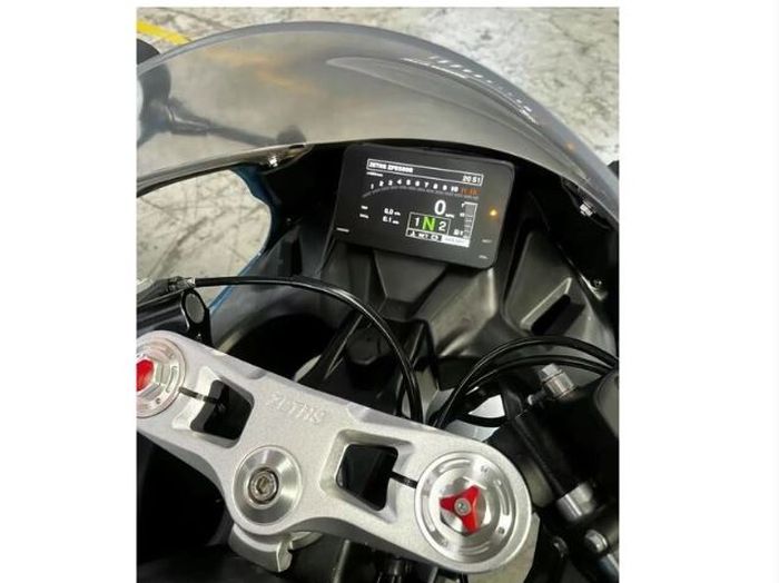 Zeths ZFR 500 R Avenger pakai panel instrumen digital.