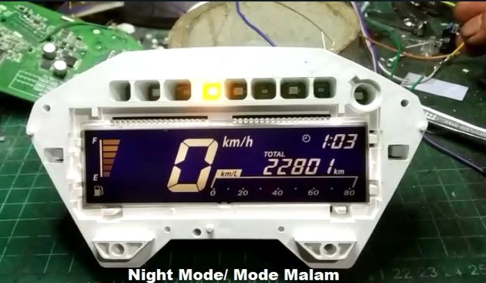 Backlight agak redup yang cocok buat malam hari