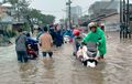 Jangan Asal Nyemplung ke Air Perhatikan Batas Aman Motor Matic Terjang Banjir