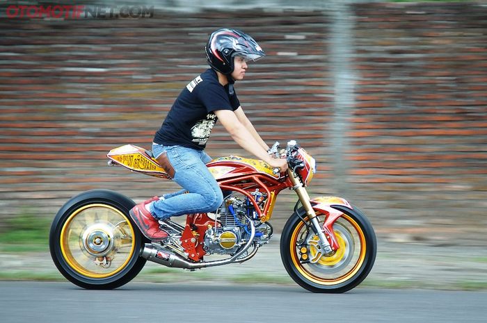 Modifikasi Honda Astrea Prima jadi motor sport dan bermesin 2 silinder