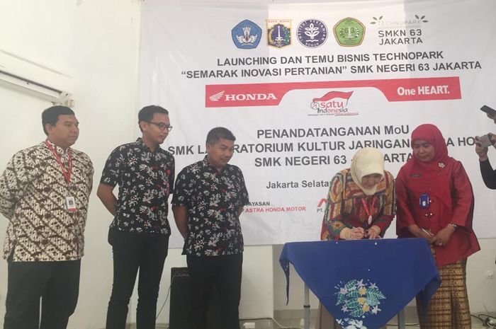 Honda, Wahana dan SMK 63 Jakarta menandatangani MoU 