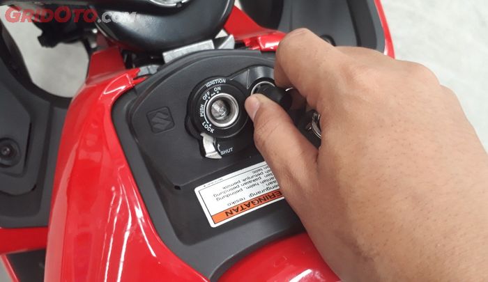 Membuka tutup magnet kunci kontak GSX-R150 SKS simpel