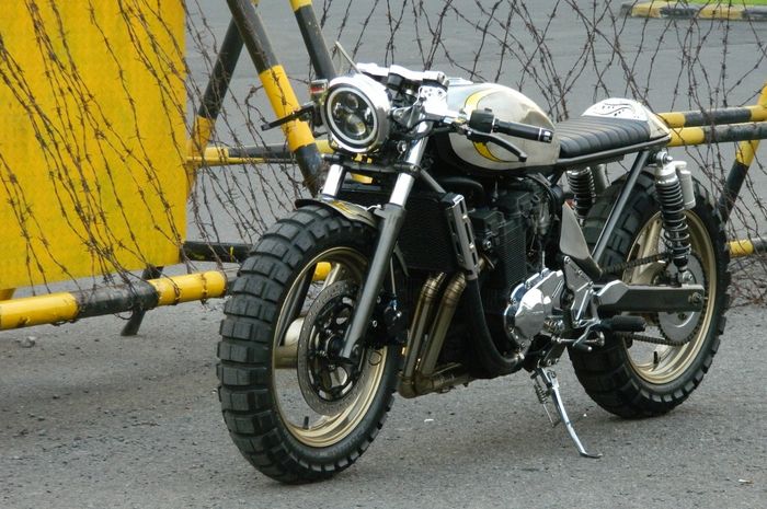 Suzuki Bandit 400 (Suzuki GSF400) custom cafe racer besutan Jowo Kustom