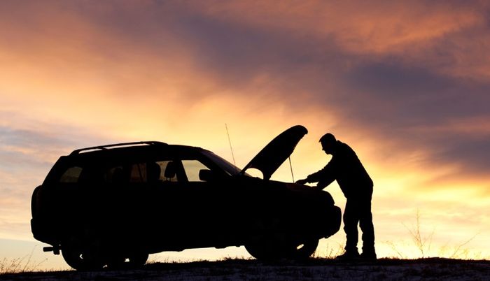 Ilustrasi mobil mogok, bisa disebabkan filter bahan bakar mampet