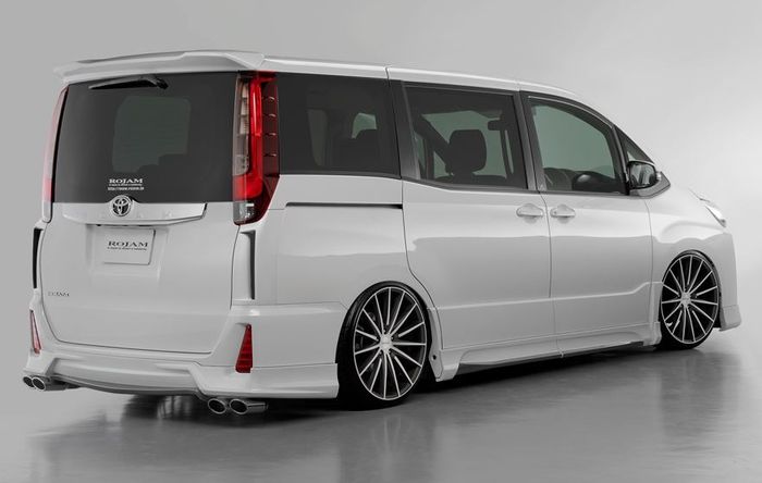 Tampilan belakang Toyota NAV1 hasil garapan Rojam