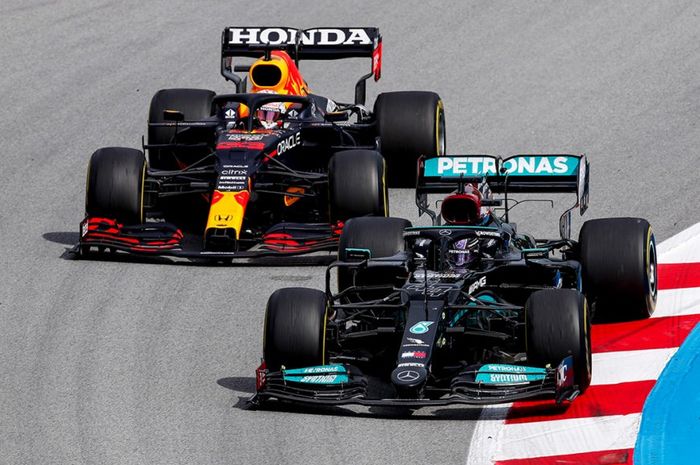 Lewis Hamilton dan Max Verstappen menjadi kandidat dalam persaingan gelar juara dunia F1 2021