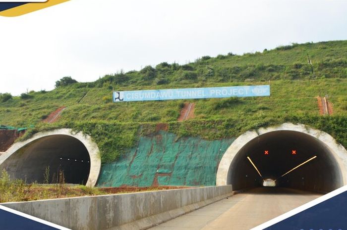Terowongan ganda di Tol Cisumdawu