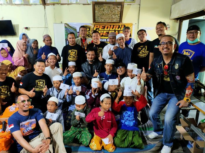 Santunan anak panti asuhan dari Semarang XMAX TMAX Community (SEXY)