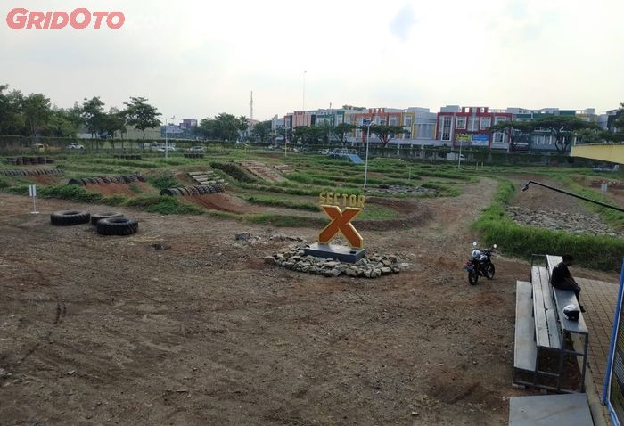 Di Sector X terdapat sirkuit enduro untuk latihan pengguna Sherco