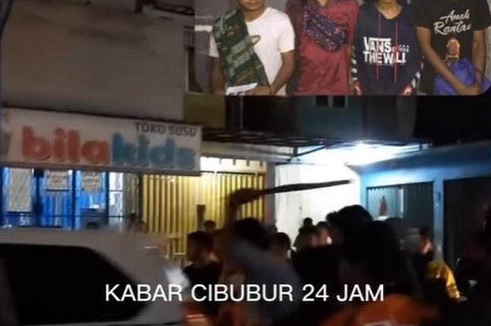 Empat pemuda diamankan warga, sebagai kordinator 12 anak dan lansia peminta sumbangan di Ciracas, Jakarta Timur dengan diangkut Daihatsu Xenia